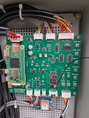 La nuova edizione della rivista ufficiale di Raspberry Pi è qui, insieme al progetto del pollaio intelligente SmartCoop.